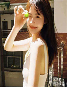 《xxxx69美国-美女洗澡裸露双乳挤奶视频网站》
